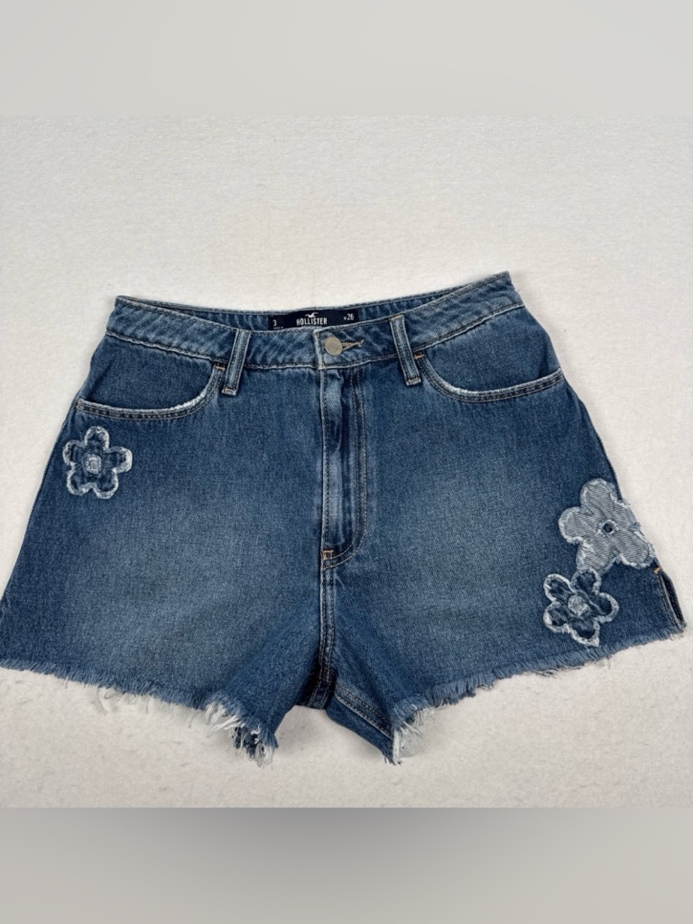 Hollister Ultra High Rise Vintage Relaxed Mom Short Womens 26 Med Denim Wash EUC